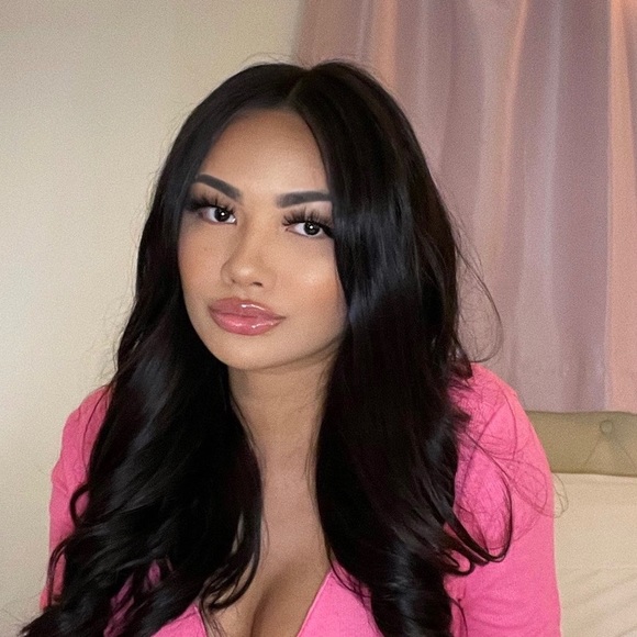 Meet your Posher, Nicole - Picture 1 of 1